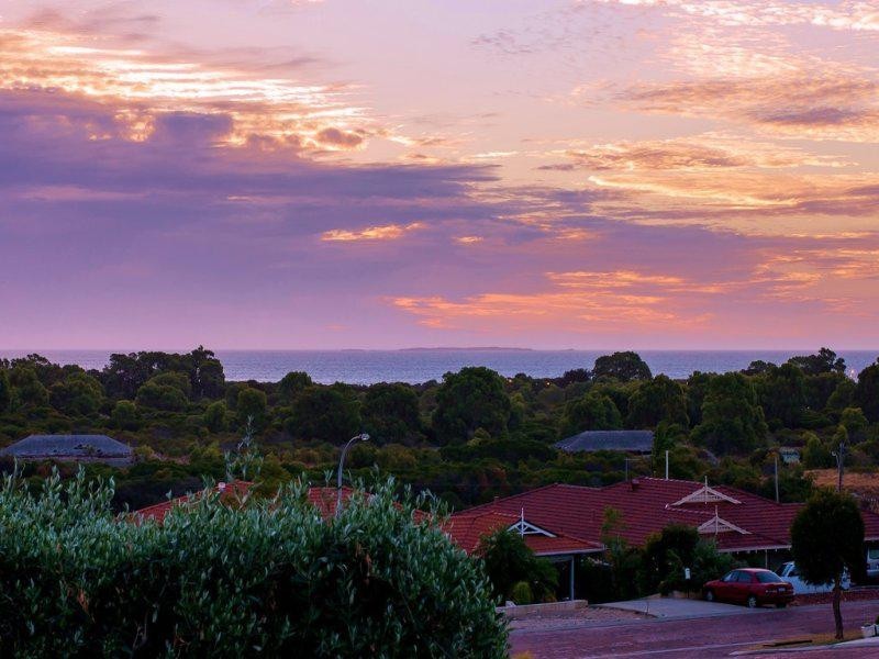 6B The Cove, Coogee WA 6166