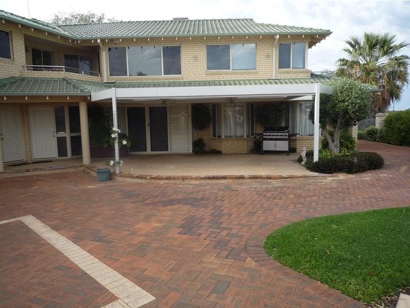 6B The Cove, Coogee WA 6166
