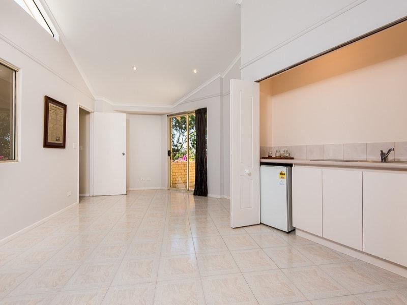 6B The Cove, Coogee WA 6166