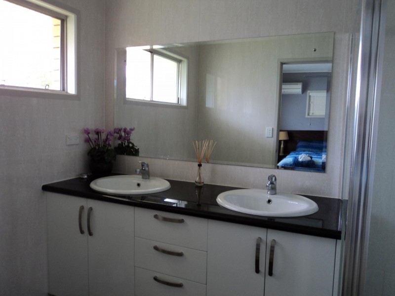 10 Leeside Street, Aspley QLD 4034