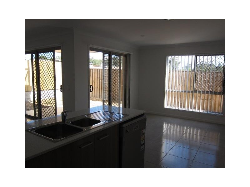 1 Rise Place, Heathwood QLD 4110