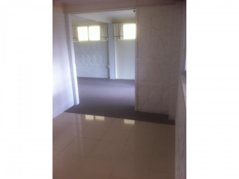 10 Anglers Place, Eleebana NSW 2282