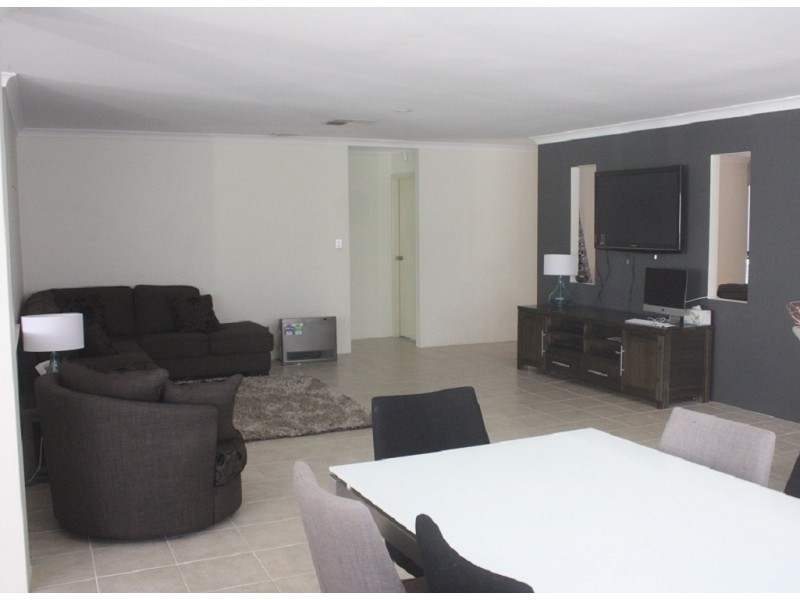 7 Steineck Way, Wattle Grove WA 6107