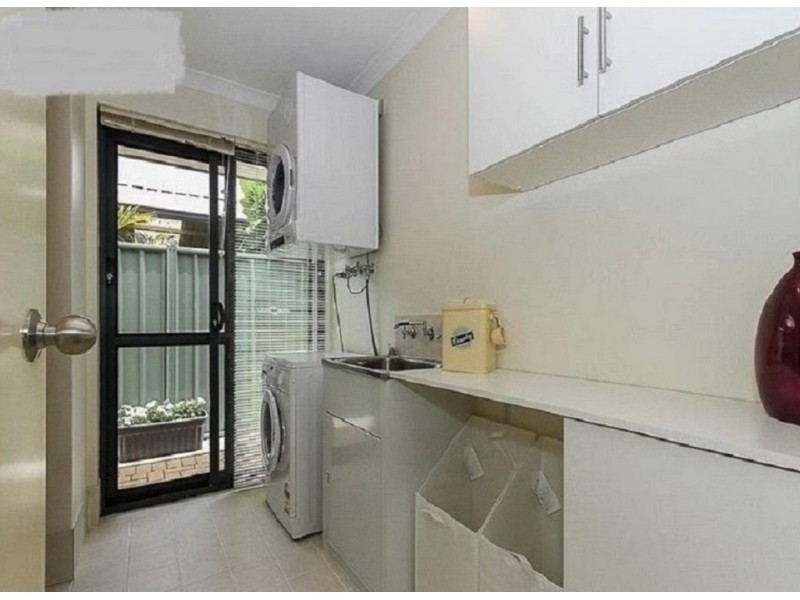 7 Steineck Way, Wattle Grove WA 6107