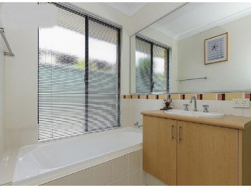 7 Steineck Way, Wattle Grove WA 6107