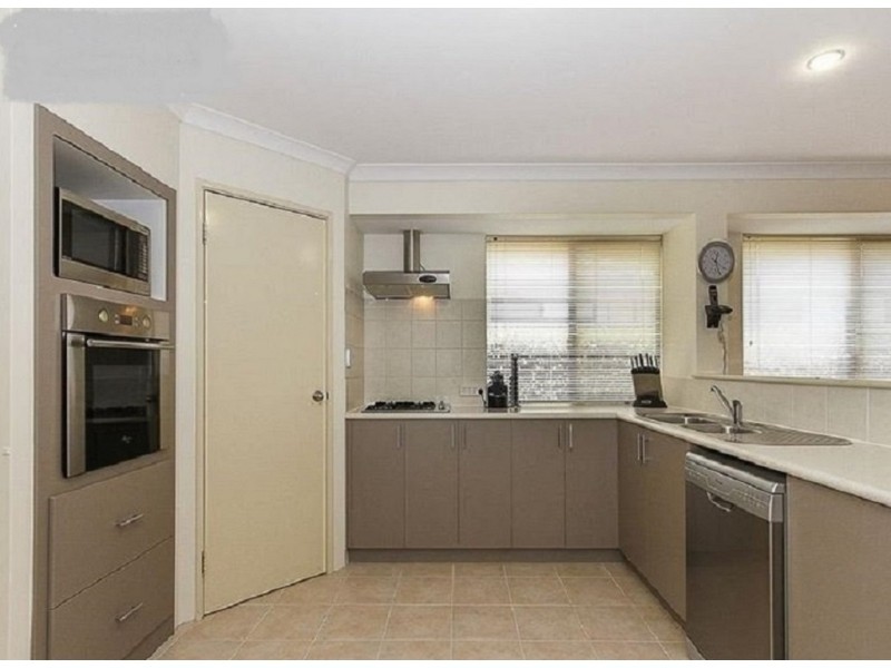 7 Steineck Way, Wattle Grove WA 6107