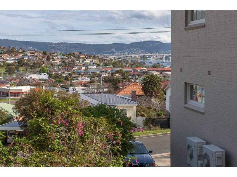 1/79 Malunna Road, Lindisfarne TAS 7015