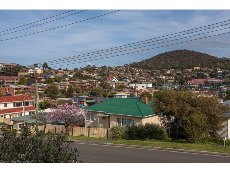 1/79 Malunna Road, Lindisfarne TAS 7015