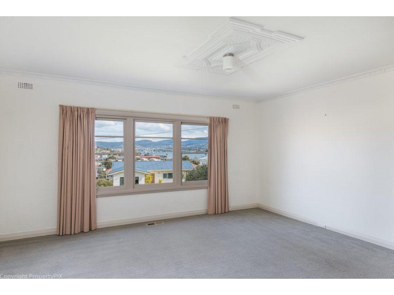 1/79 Malunna Road, Lindisfarne TAS 7015