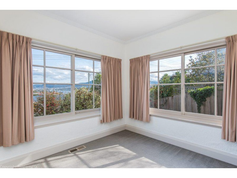 1/79 Malunna Road, Lindisfarne TAS 7015