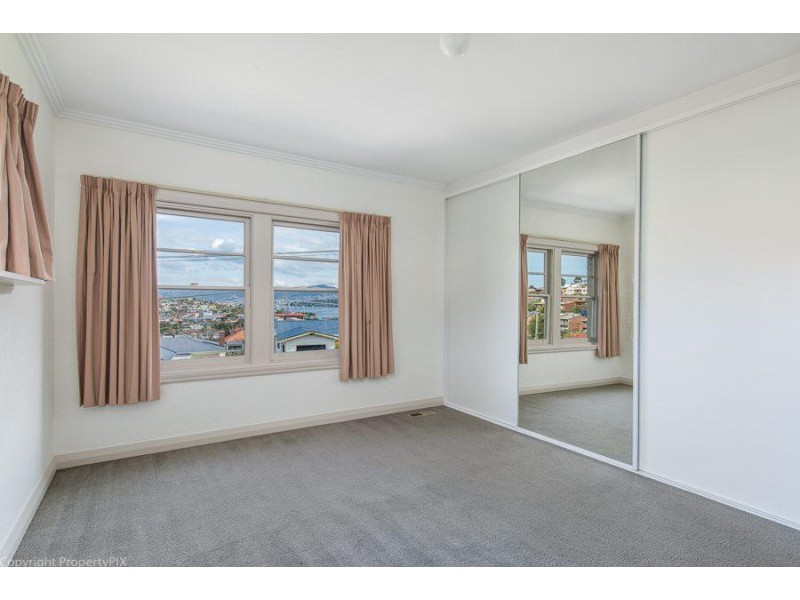 1/79 Malunna Road, Lindisfarne TAS 7015