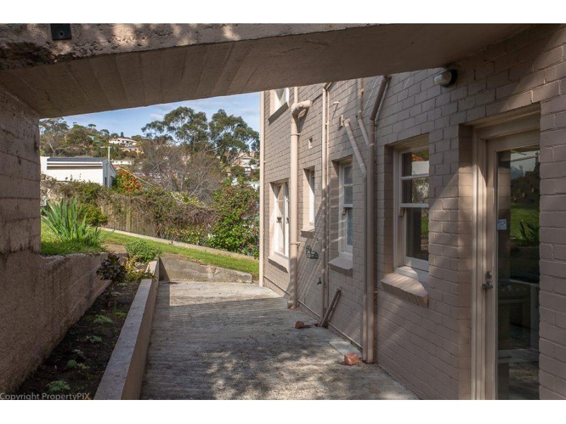 1/79 Malunna Road, Lindisfarne TAS 7015