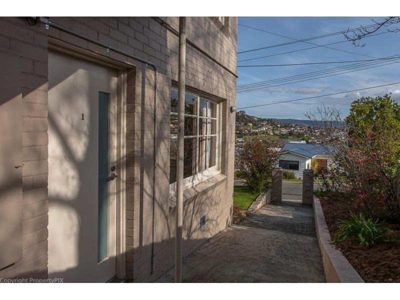 1/79 Malunna Road, Lindisfarne TAS 7015