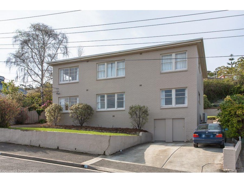 1/79 Malunna Road, Lindisfarne TAS 7015