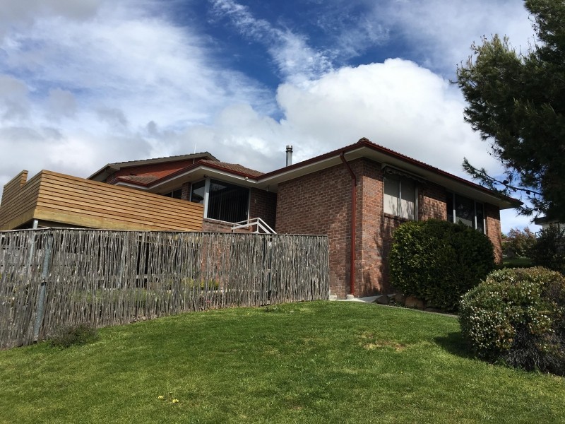 8 Susan Parade, Lenah Valley TAS 7008