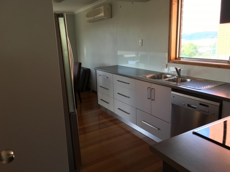 8 Susan Parade, Lenah Valley TAS 7008