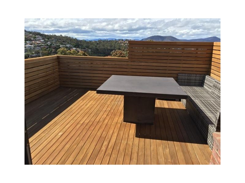 8 Susan Parade, Lenah Valley TAS 7008