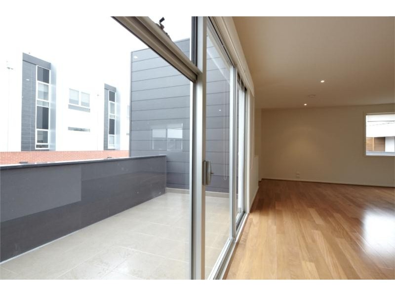 11 Harrys Lane, Clifton Hill VIC 3068