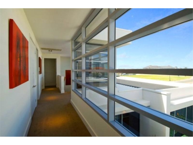 9 Royal Albert Crescent, Sovereign Islands QLD 4216