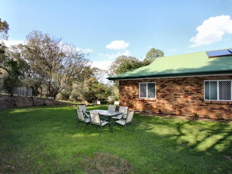 9 Riversleigh Rd, Bellbowrie QLD 4070