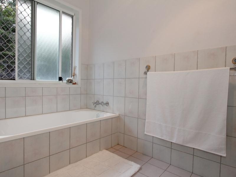 9 Riversleigh Rd, Bellbowrie QLD 4070