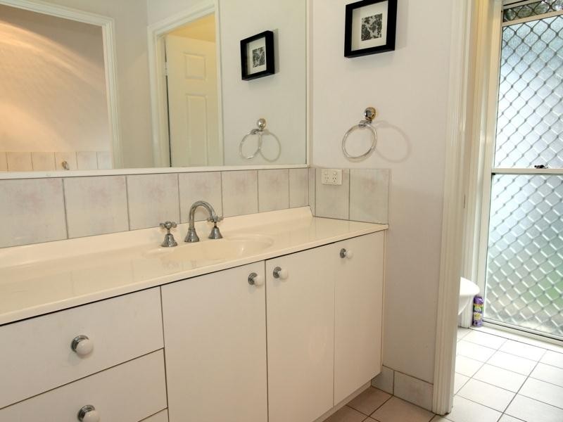 9 Riversleigh Rd, Bellbowrie QLD 4070