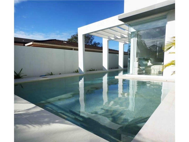 49 Beverly Crescent, Broadbeach QLD 4218