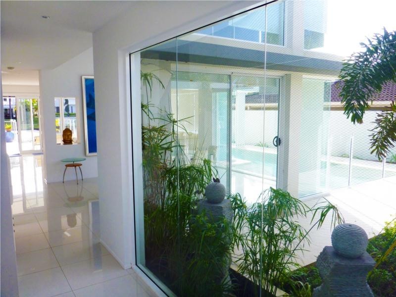 49 Beverly Crescent, Broadbeach QLD 4218