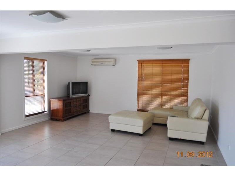 27 Wardoo Street, Ashmore QLD 4214