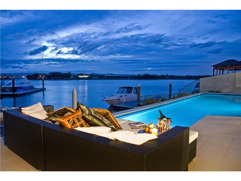 Sovereign Islands QLD 4216
