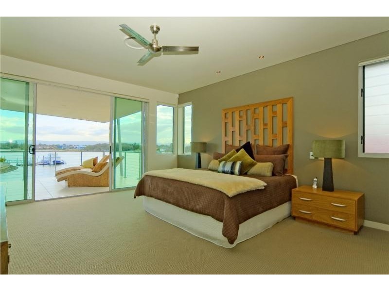 Sovereign Islands QLD 4216