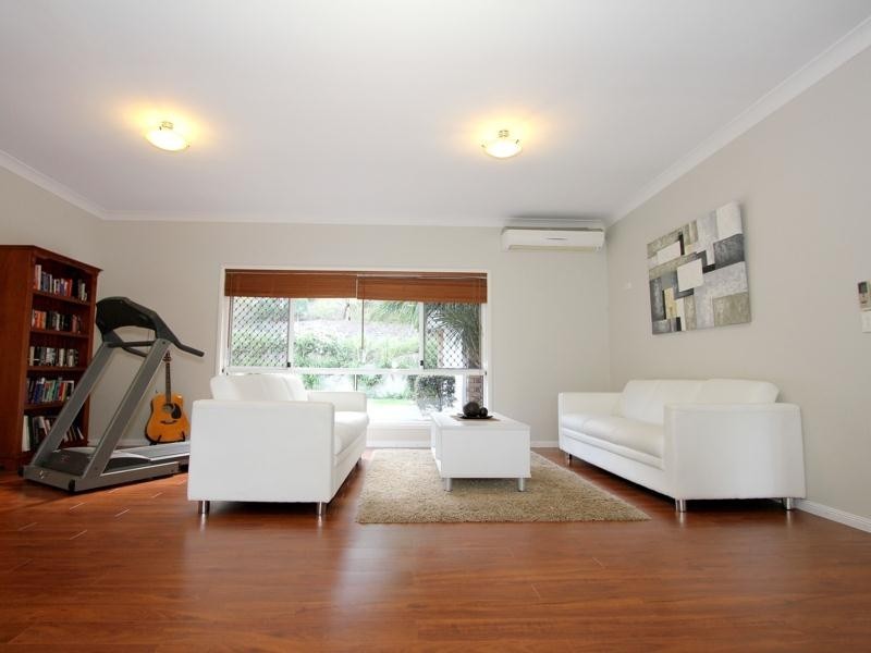 9 Riversleigh Road, Bellbowrie QLD 4070