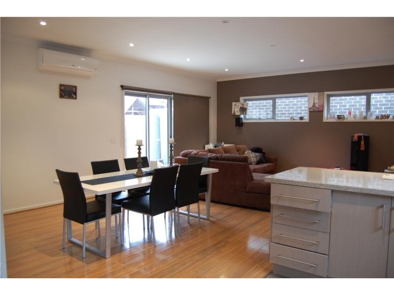 1/12 Gunnedah street, Sunshine VIC 3020