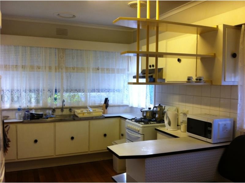 27 Pine Way, Doncaster East VIC 3109