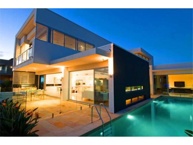 9 Royal Albert Crescent, Sovereign Islands QLD 4216