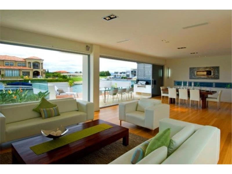 9 Royal Albert Crescent, Sovereign Islands QLD 4216