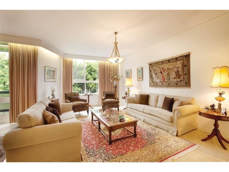 2/3 Wallace Avenue, Toorak VIC 3142