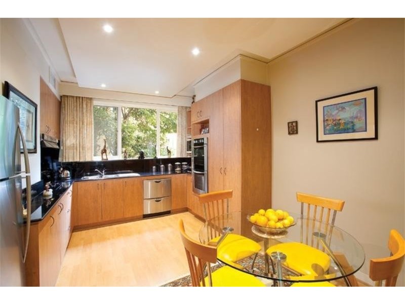 2/3 Wallace Avenue, Toorak VIC 3142