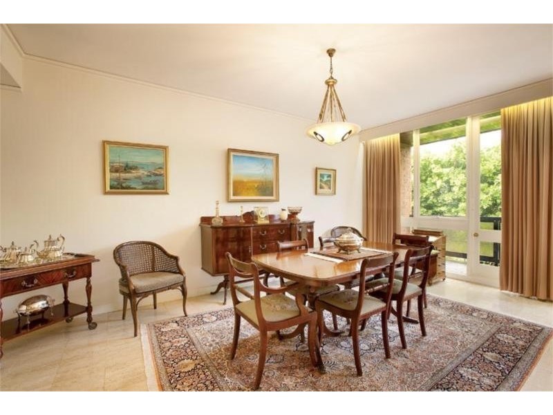 2/3 Wallace Avenue, Toorak VIC 3142