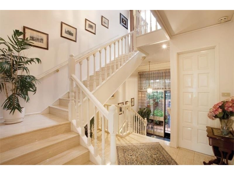 2/3 Wallace Avenue, Toorak VIC 3142