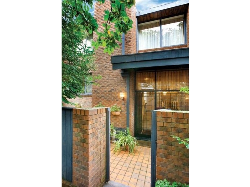 2/3 Wallace Avenue, Toorak VIC 3142