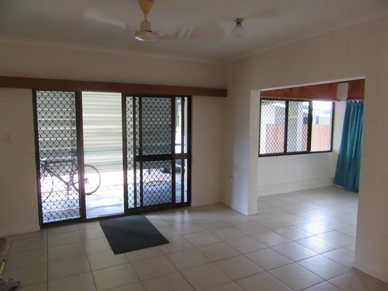 2/10 Lomond Close, Edge Hill QLD 4870