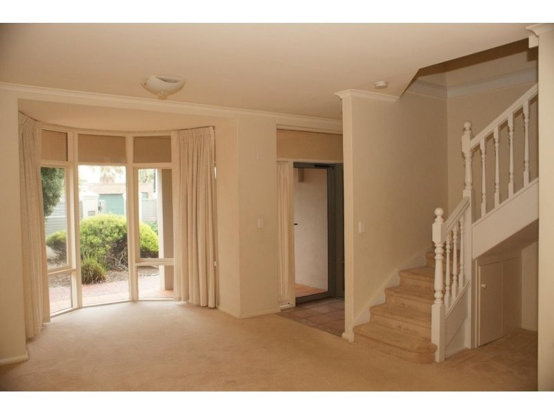 1/242 Seaview road, Henley Beach SA 5022