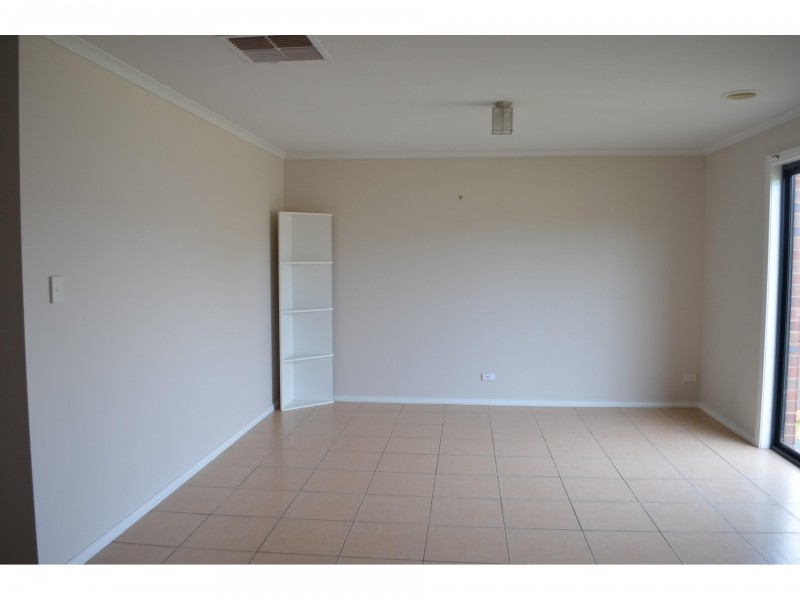 33 McArthurs Road, South Morang VIC 3752