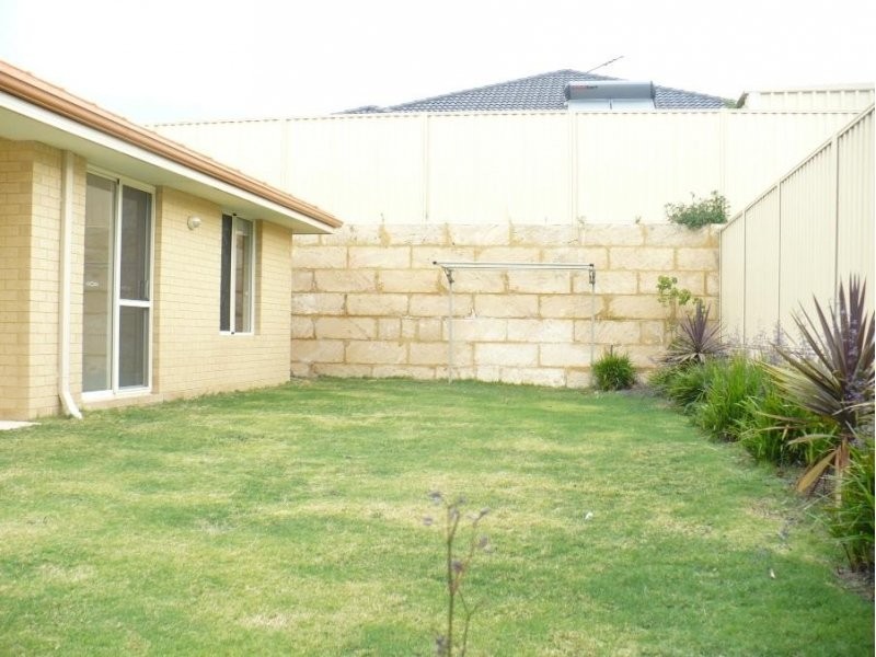6 Belvoir Parkway, Darch WA 6065