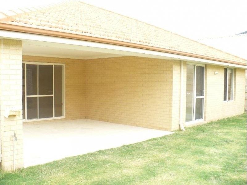 6 Belvoir Parkway, Darch WA 6065