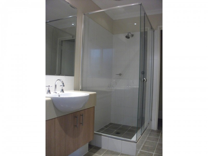 6 Belvoir Parkway, Darch WA 6065
