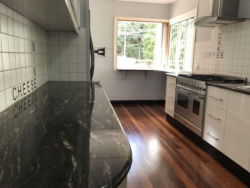 122 Victor Street, Holland Park QLD 4121