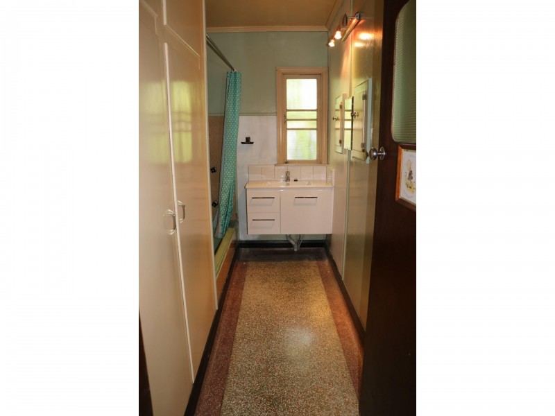 122 Victor Street, Holland Park QLD 4121