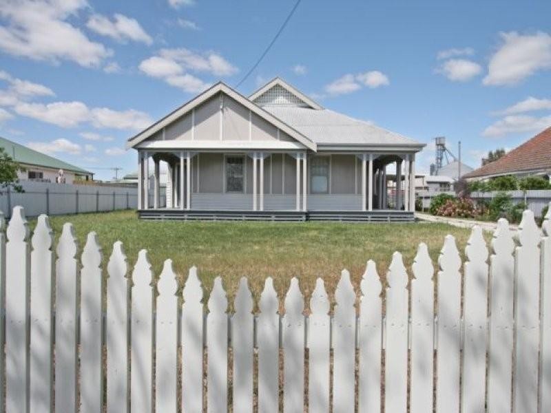 10 Davis Avenue, Nhill VIC 3418